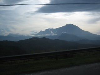 Mount Kinabalu aus der Ferne